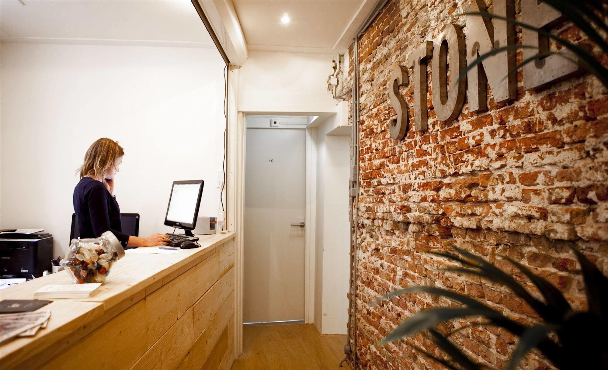Stone Hotel & Hostel Utrecht Esterno foto